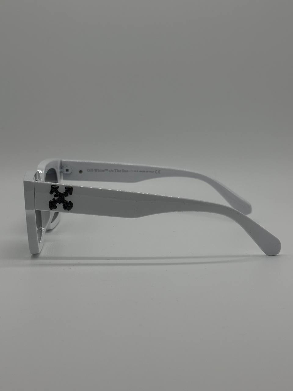 Designer Virgil sunglasses (white)