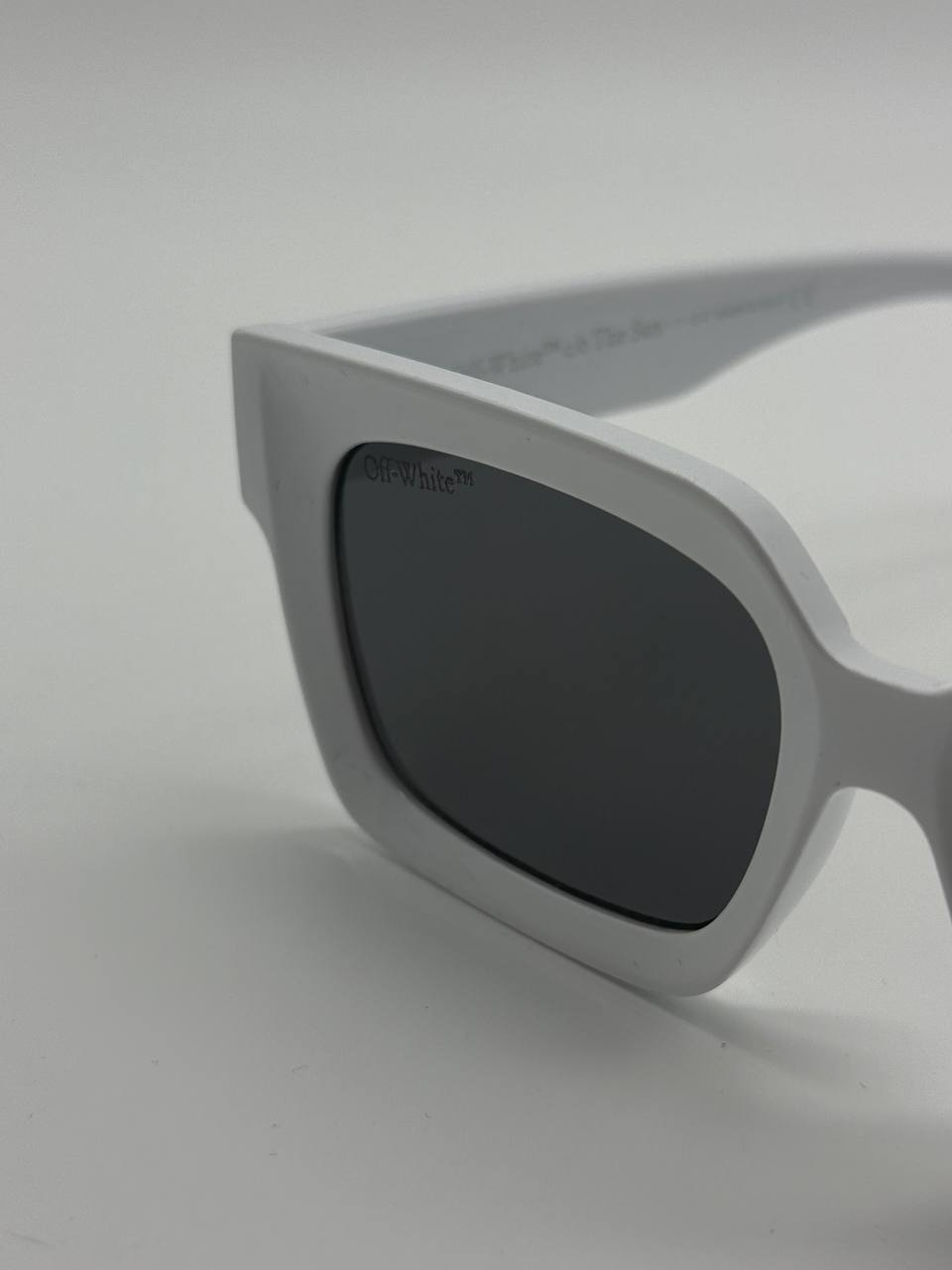 Designer Virgil sunglasses (white)